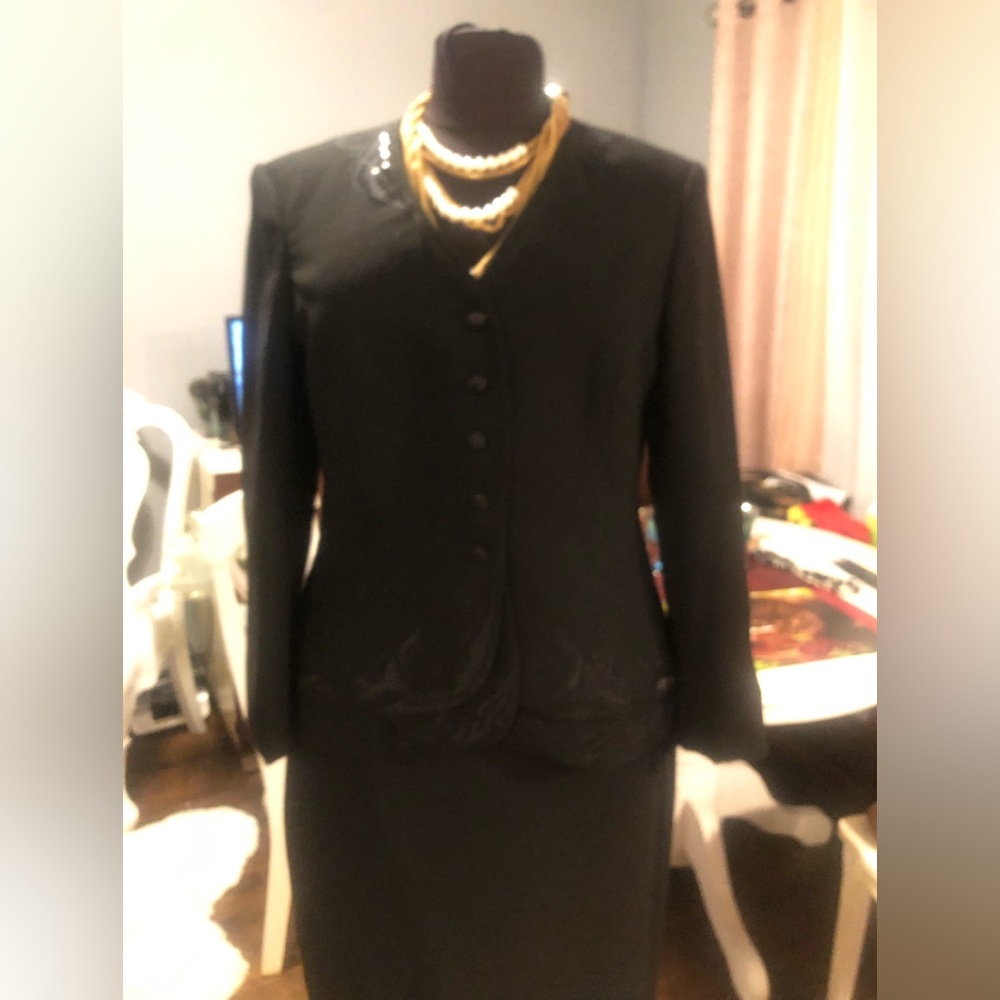 Designer Black 2pc Suit by Emily, Sz 10, Lined, Beautiful designs on Collar.